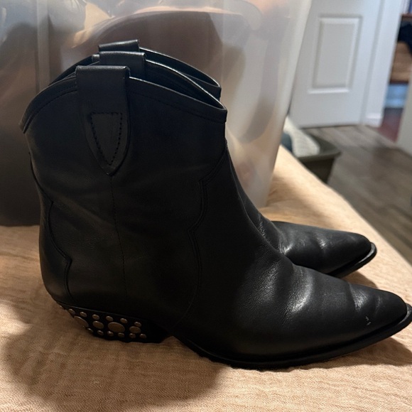 Isabel Marant - Stylish Genuine Leather and Studded Black Ankle Boots - Picture 1 of 6